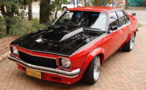 1977_Holden_Torana_LX_SLR_5000_A9X_sedan_2006-11-26_01-920x569-1
